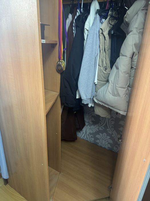 Продам шкаф угловой