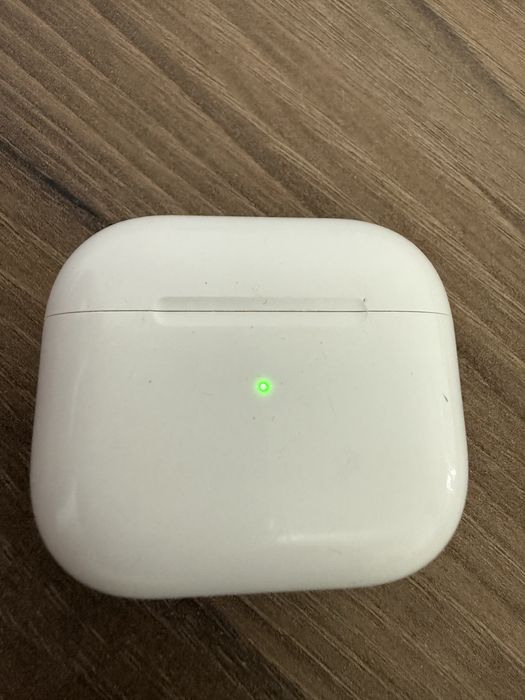 Apple AirPods с MagSafe кейс + ПОДАРЪК светещо безжично зарядно