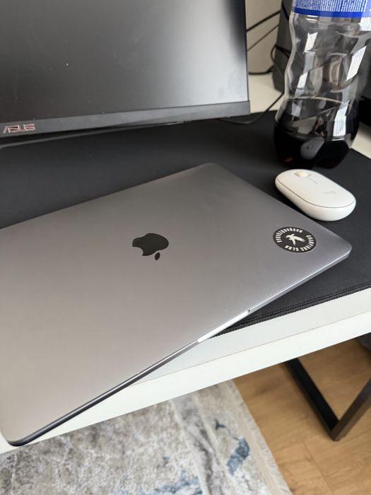 Макбук про 2020 на м1 256гб