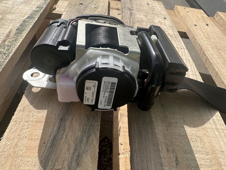 Предни колани AUDI A8 D5 0589P1000799