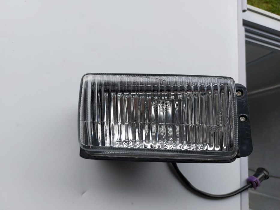 Левая противотуманка Ауди 80 б 3 новая!