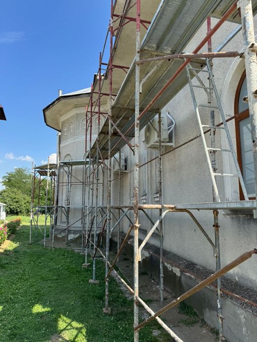 Inchiriez schela metalica si popi metalici