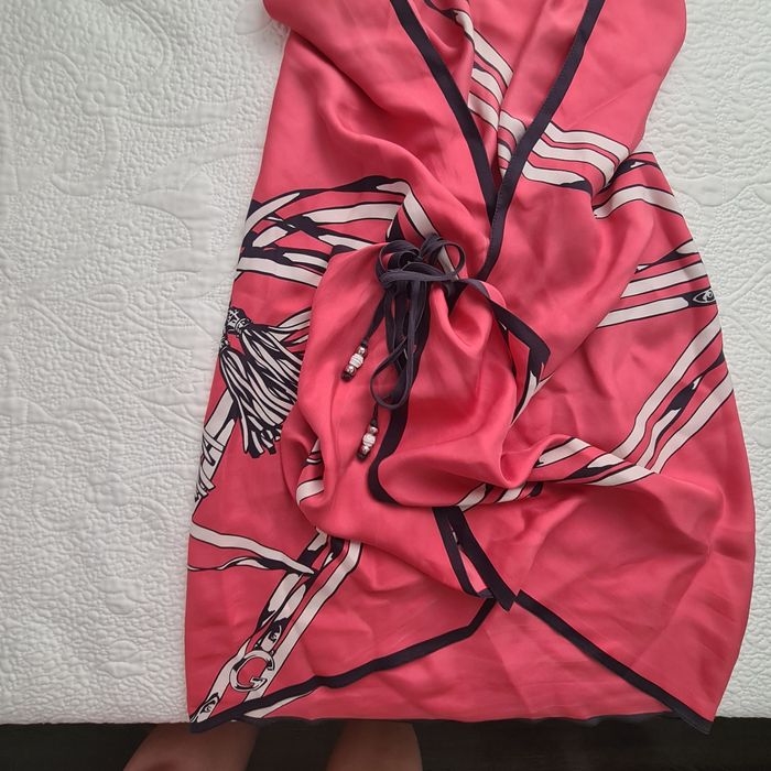 Стильное парео от Gucci