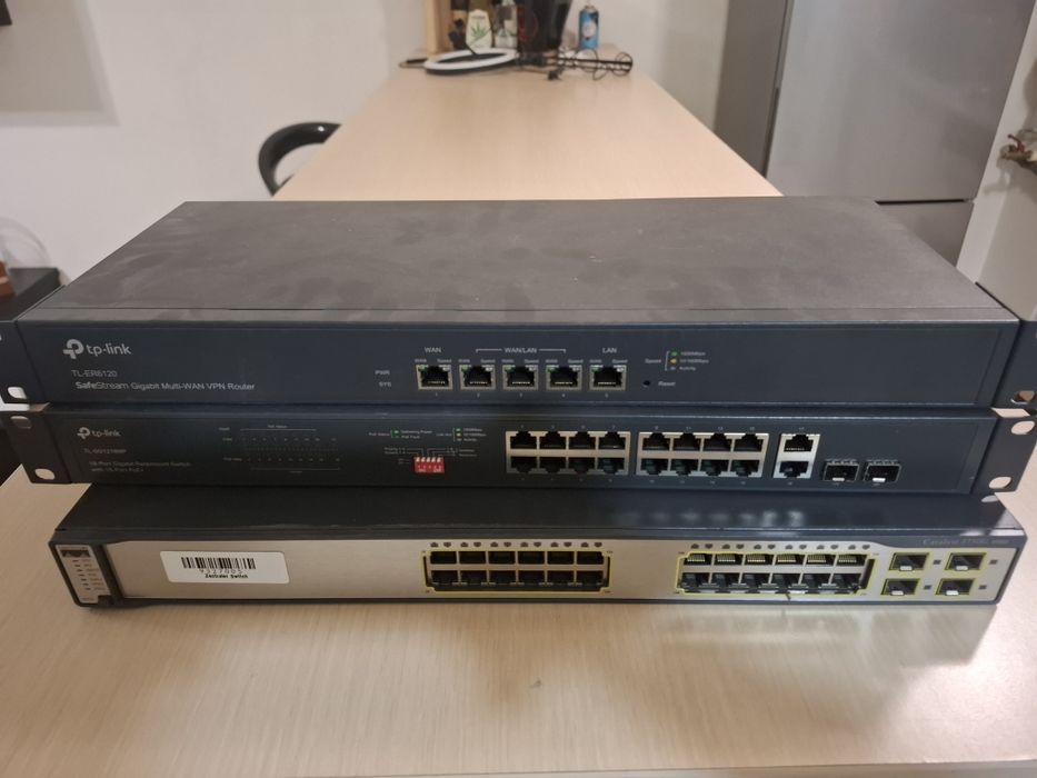 Vand 3 switch-uri profesionale