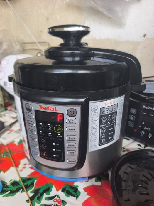 Vând multicooker Tefal one pot parțial defect