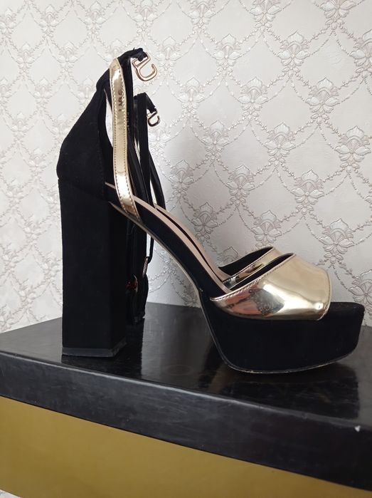 Туфли на каблуках