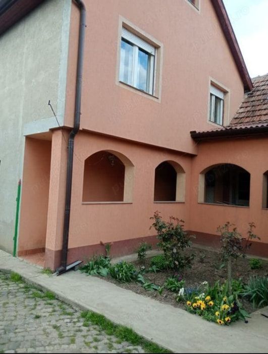 Vând casă familială în Biharia