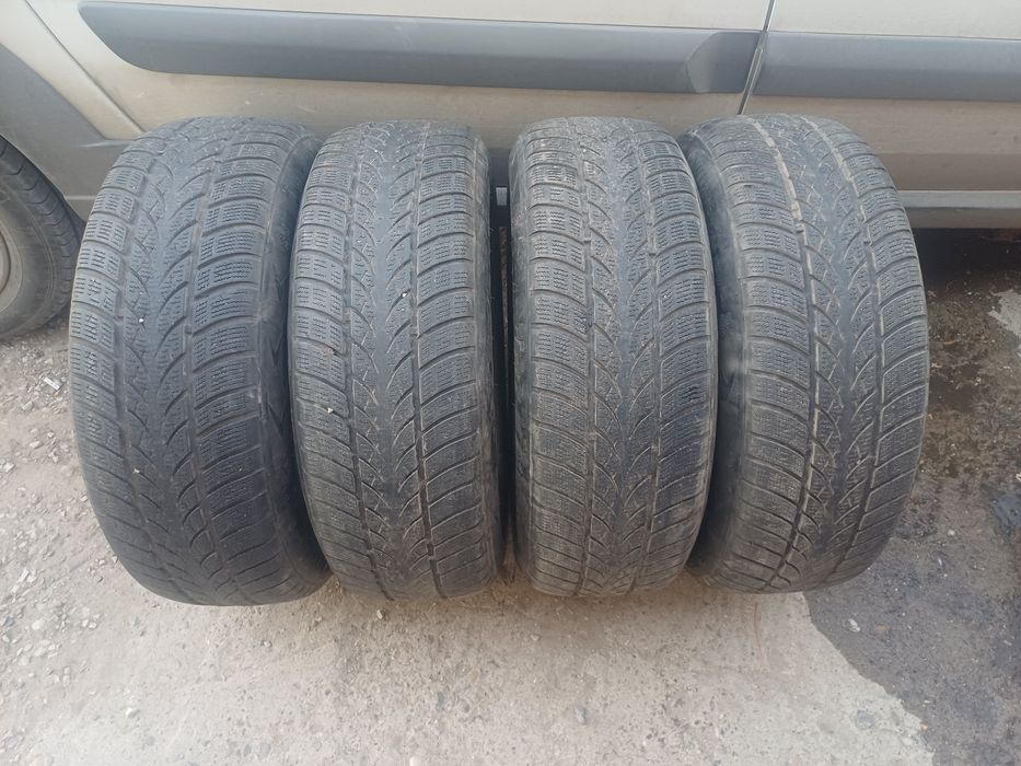 Продам зимние шины 215/65 R16