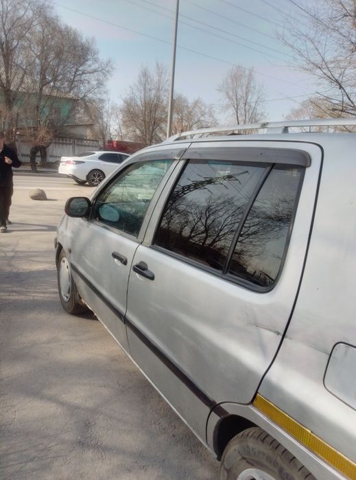 Продам машину Toyota Raum