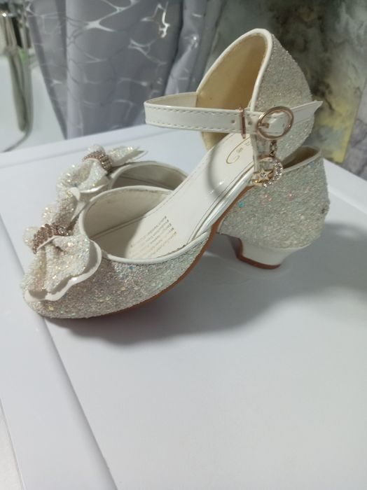 Туфельки  на девочку 3500т.