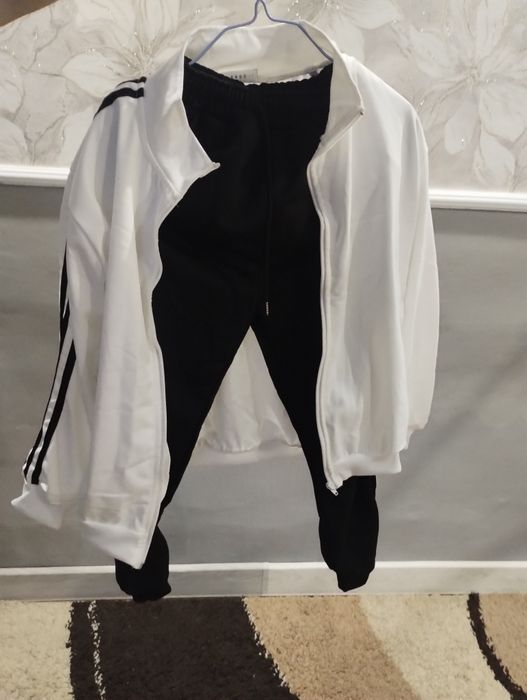 Продам спортивный костюм