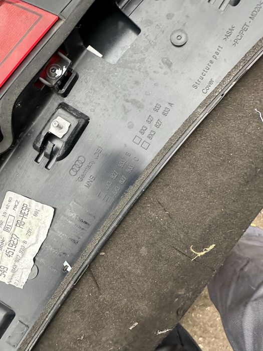 Крило спойлер за багажник Audi A1 8X3827933b за кола с две врати