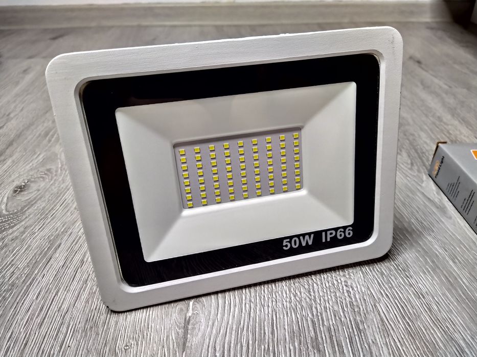 Proiector LED/50W/230V IP65 Slim Alb, camping, pescuit