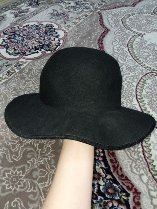 Shlyapa, holati- yaxshi, narxi: 120 ming so'm,