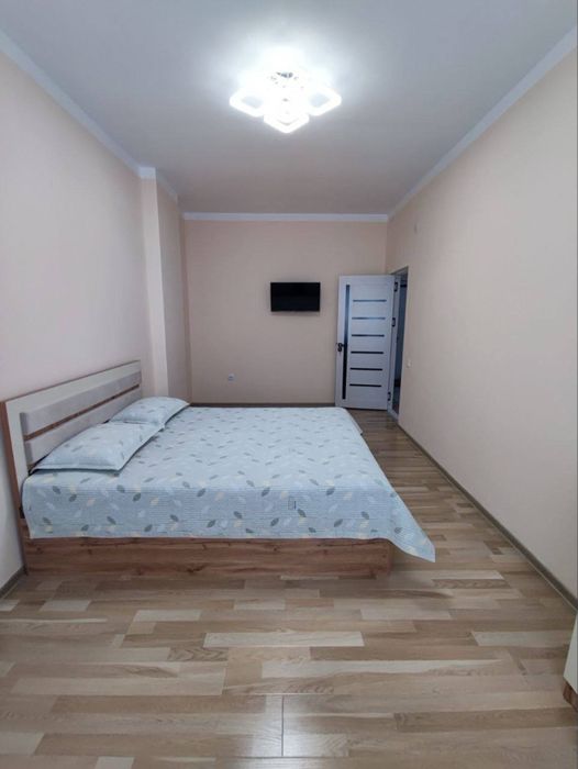 Просторная 1 комнатная с мебелью и техникой в новостройке