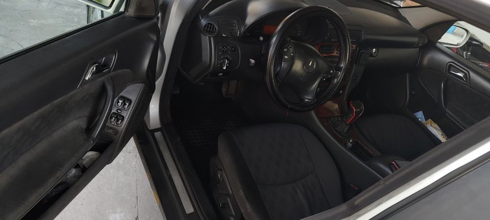 Срочно продам мерседес с180, 2001 год