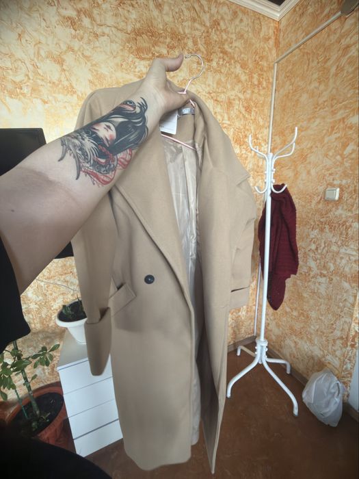 Продается новое пальто с этикеткой