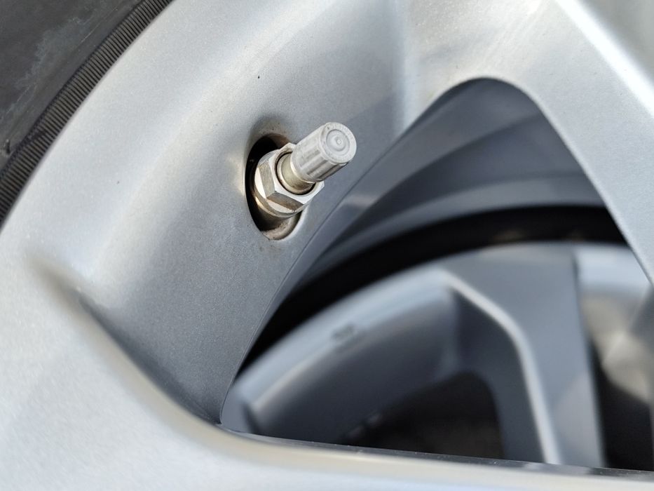 Джанти с датчици и гуми за Nissan