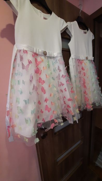 Рокли за близначки