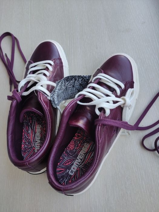 Чисто нови Converse