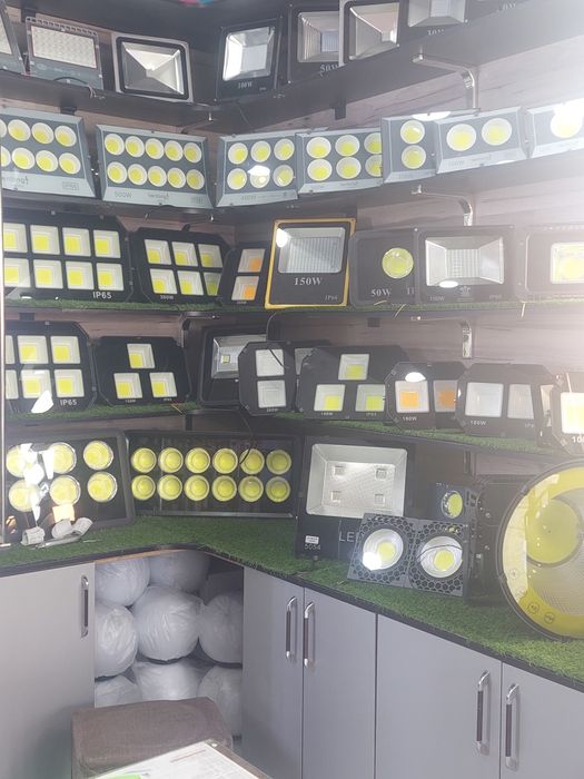 Светильник прожектор  кабель есть широкий ассортимент