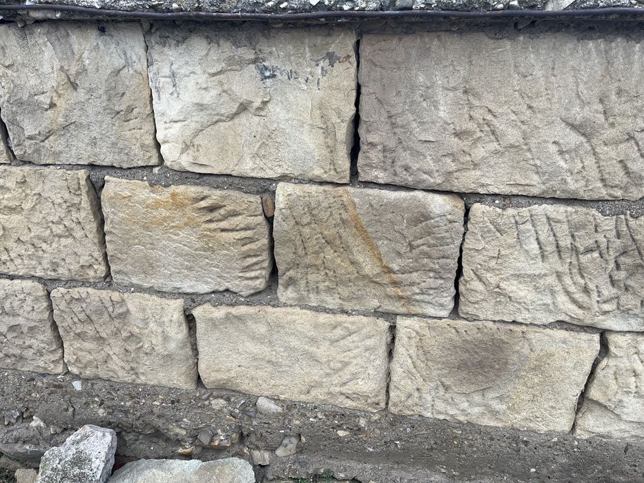 Големи оградни камъни