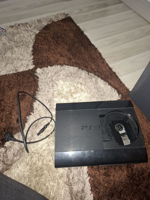 Vand PlayStation 3 Super Slim – funcțional