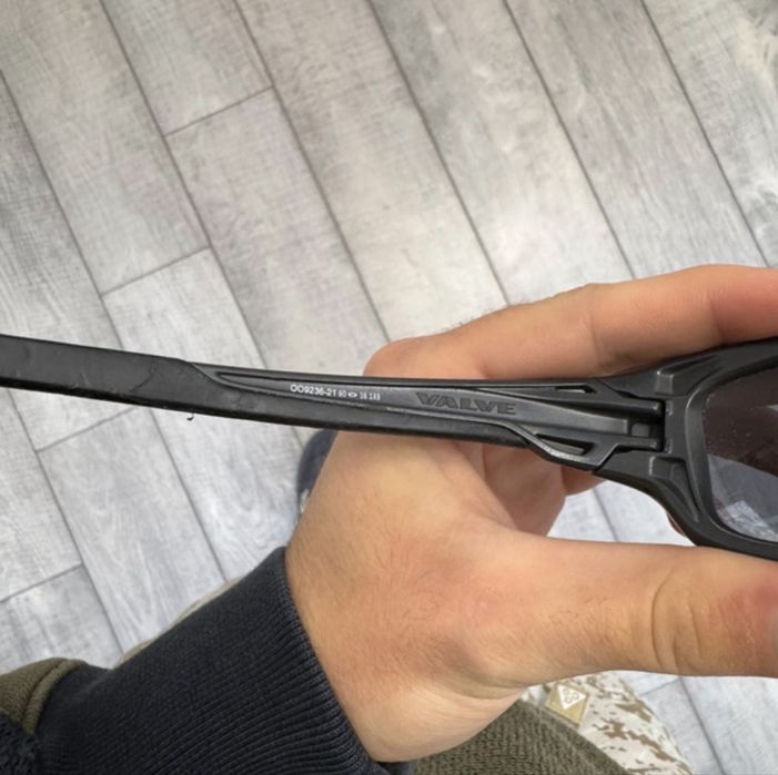 ochelari de soare polarizati oakley valve infinite hero