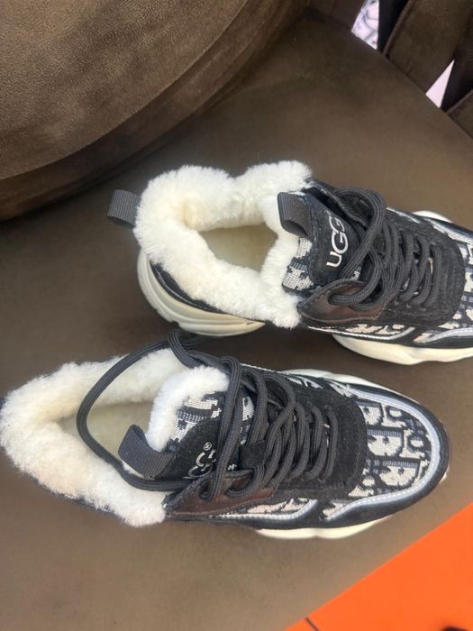 Продам зимние кроссовки отличные