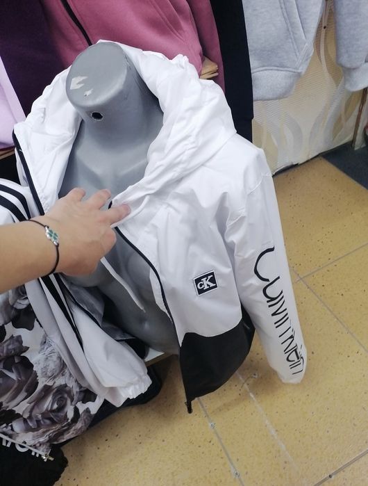 Ново дамско горнище Calvin Klein черно и бяло размер S,