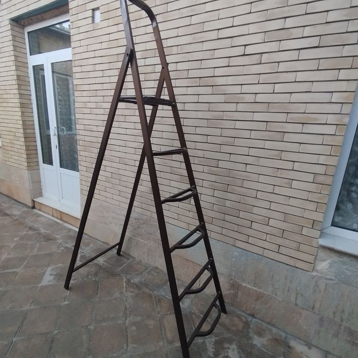 Катта Стремянка сотилади!