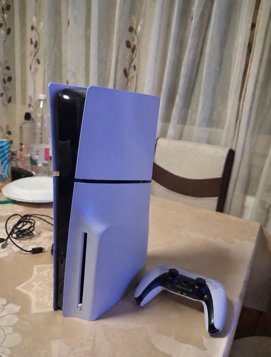 PlayStation 5 Slim  + 2 Manete + Jocuri + Cabluri