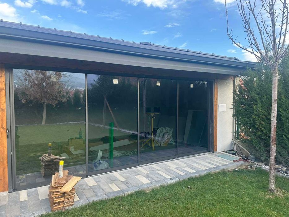 Алуминиева стъклена система