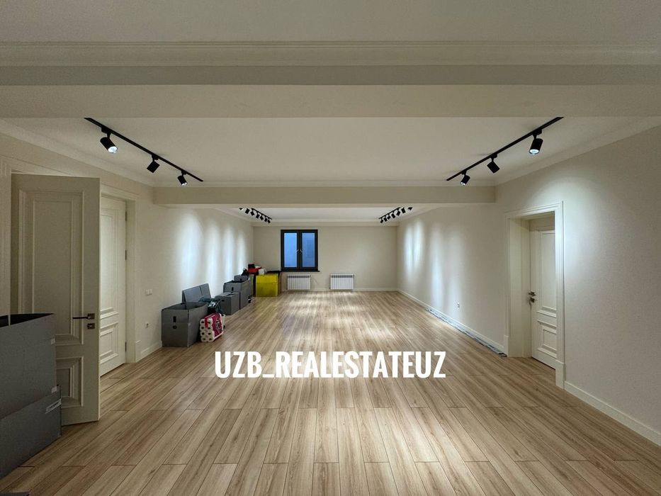 Срочно Срочно продаётся ЛЮКС Дом самом центре города Чайхана Салом