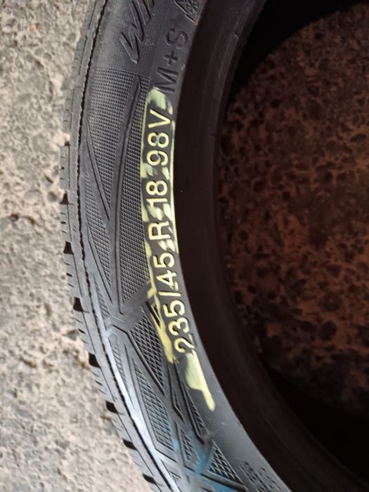 Set 4 anvelope iarna 235/45/18 vredestein dot 2021