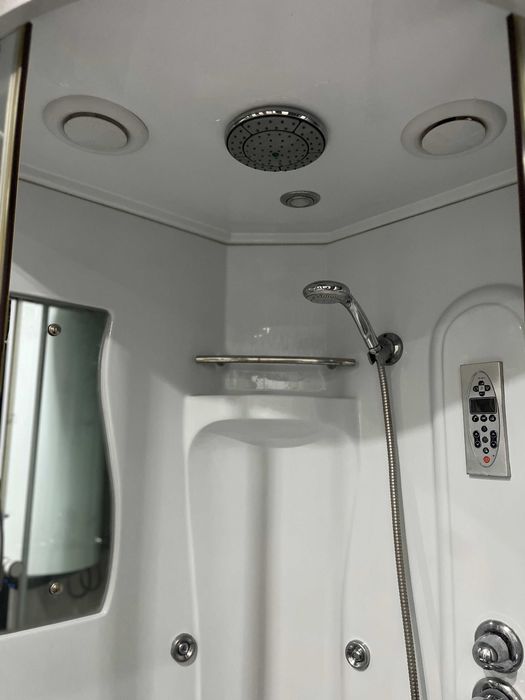 Хидромасажна душ кабина