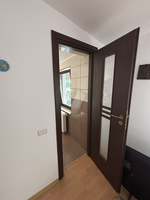 Inchiriere etaj in vila