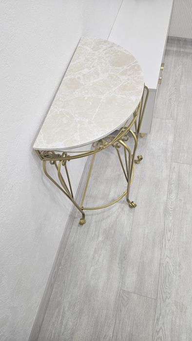 Продам столик консоль абсолютно новый