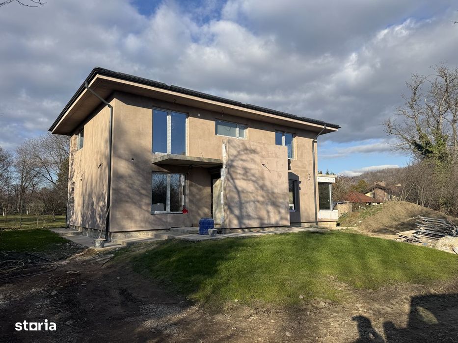 Vand CASA,VILA Noua P+1E 241,5Mp construit zona centrala BREAZA