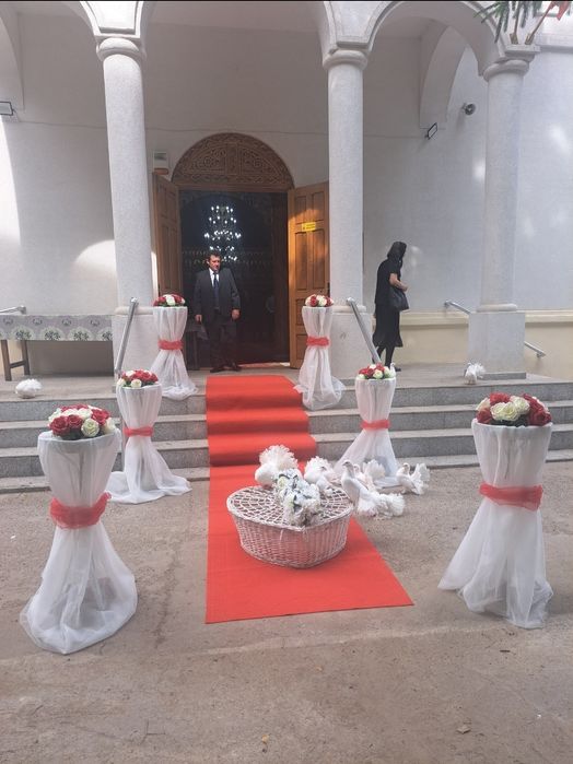 Porumbei albi, nuntă , decor biserică