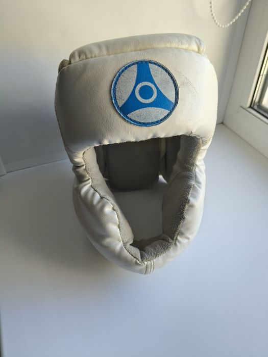 Шлем для каратэ и единоборств