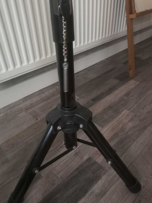 Trepiezi boxe,sateliti,inalte