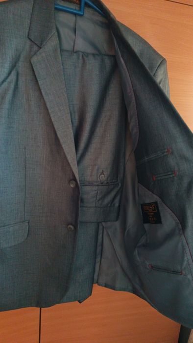 Продам мужские костюмы