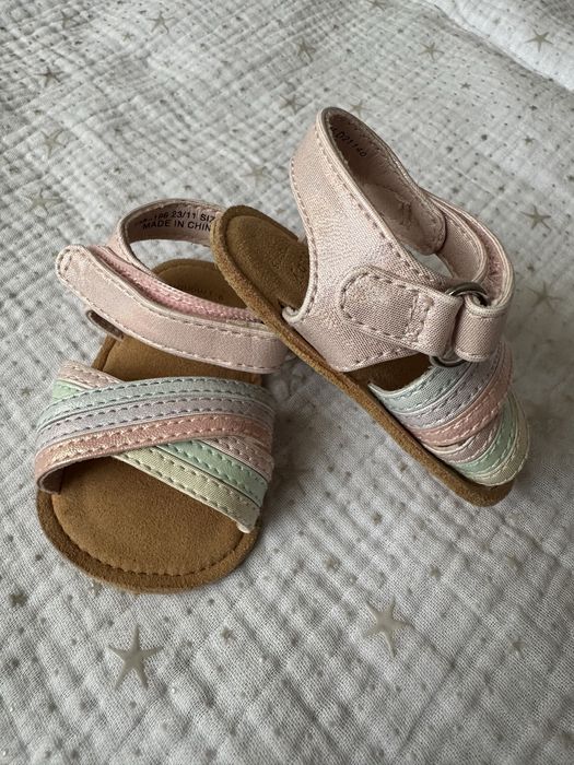 Сандали на малышку