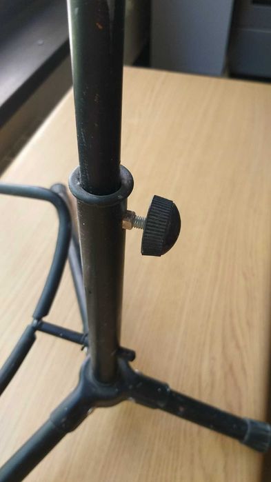 Продам складной штатив для  гитары