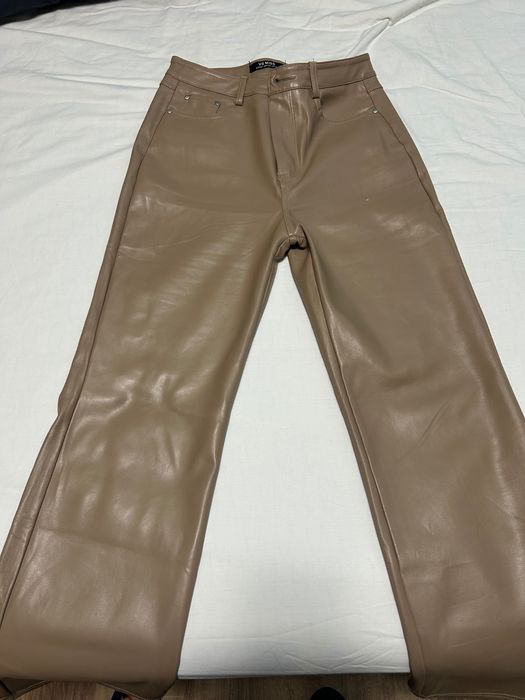 Vand pantalon bej de imitatie de piele