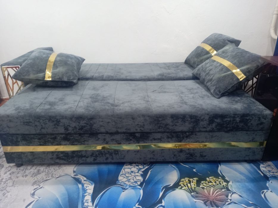 Продам диван в хорошем состояние