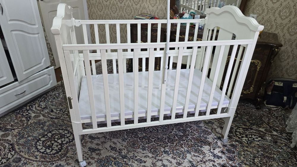 Продаётся детская кровать с люлкой в хорошем состояние