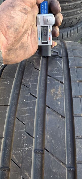 Гуми 2бр 265/35/18 - 1бр  - 145лв