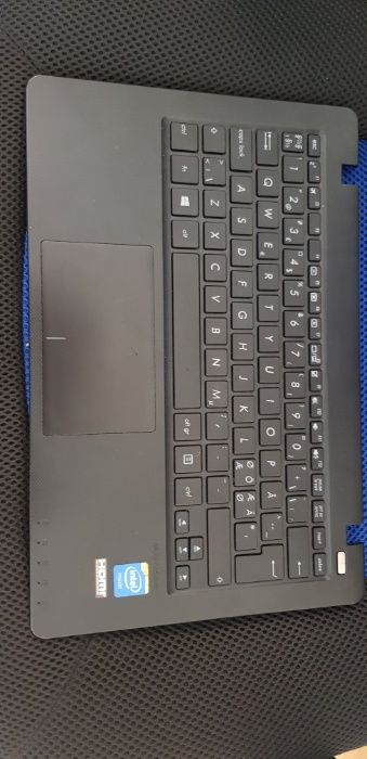Dezmembrezi laptop Asus model X200M!